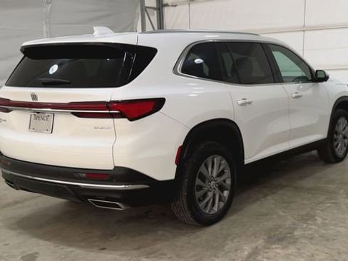 Certified 2025 Buick Enclave Preferred image 8