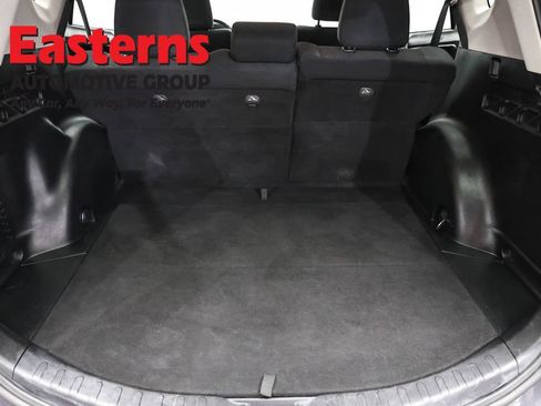 Used 2018 Toyota RAV4 XLE AWD/4WD image 9