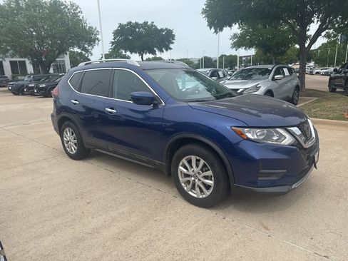 Used 2018 Nissan Rogue SV FWD image 2