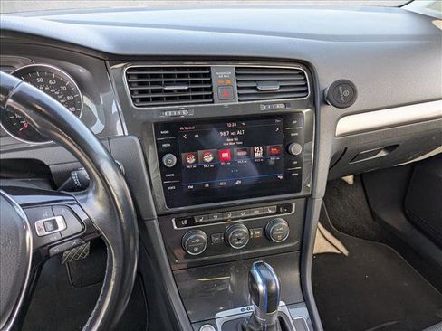 Used 2019 Volkswagen e-Golf SE w/ Driver Assistance Package image 12