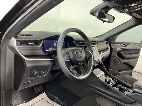 Used 2023 Jeep Grand Cherokee L Laredo RWD image 20