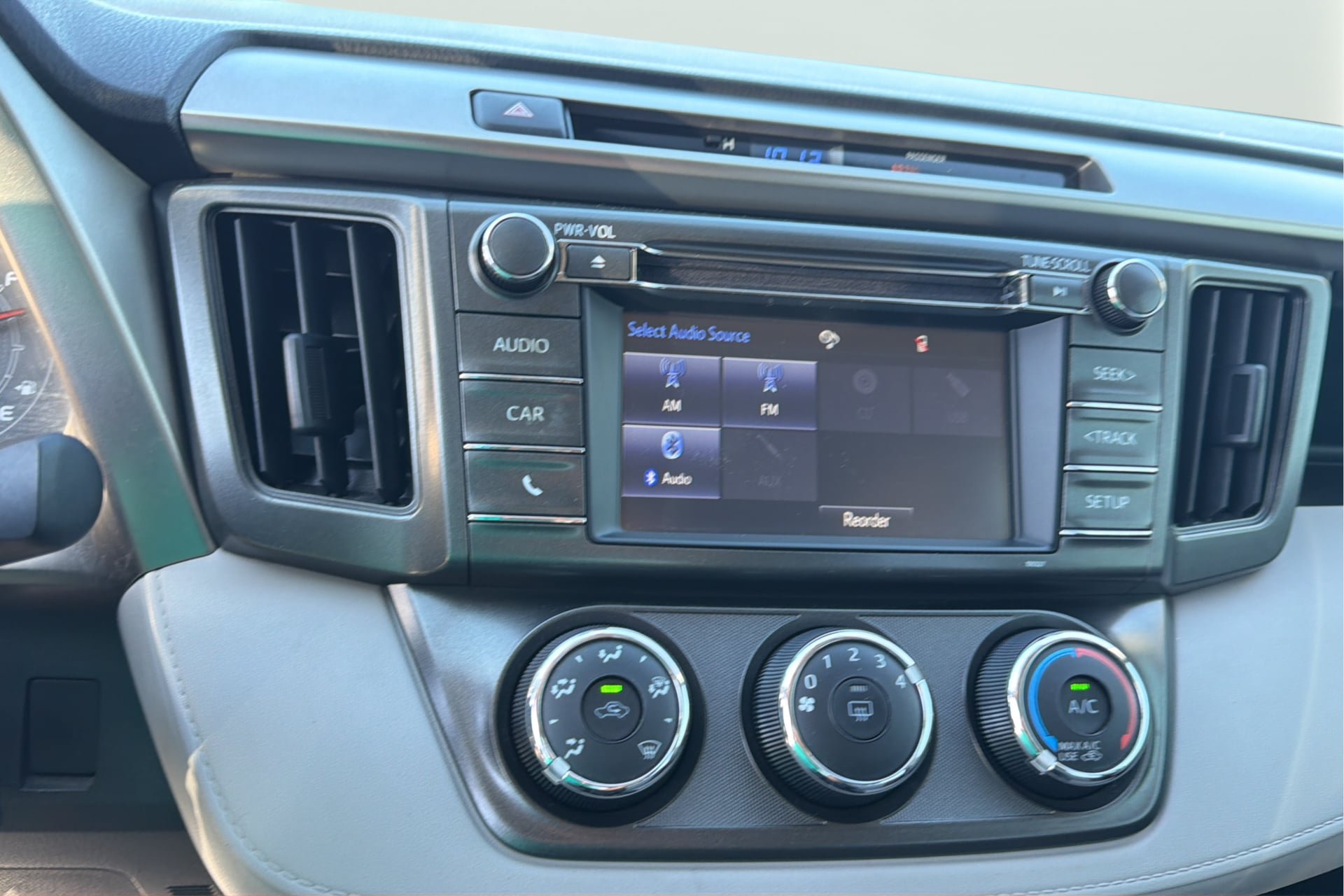 Used 2014 Toyota RAV4 LE FWD image 25