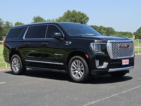 Used 2024 GMC Yukon XL Denali RWD image 3