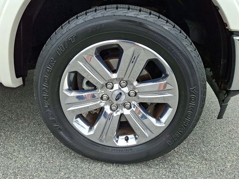 Used 2018 Ford F150 Lariat w/ Equipment Group 502A Luxury image 8