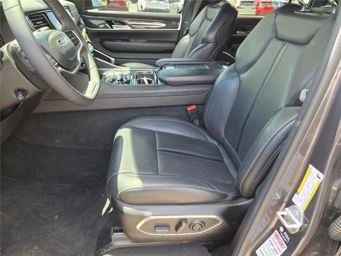 Used 2022 Jeep Wagoneer Series II AWD/4WD image 19