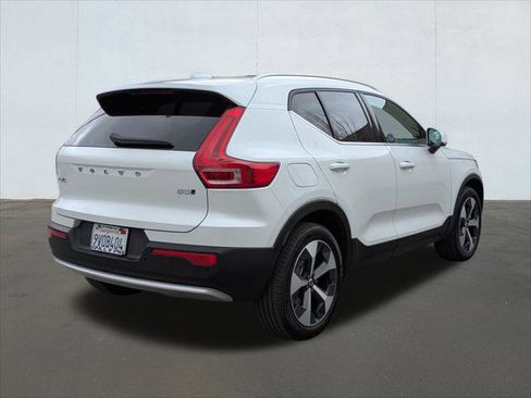 Used 2025 Volvo XC40 B5 Core w/ Protection Package Premier image 5