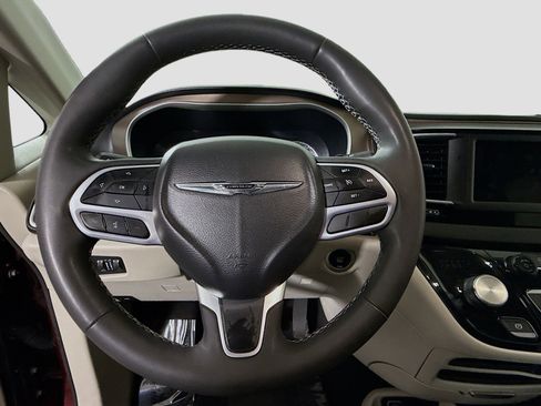 Used 2023 Chrysler Voyager LX image 13