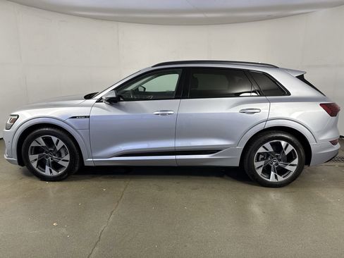 Used 2021 Audi e-tron Premium w/ Convenience Plus Package image 30