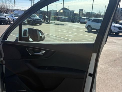 Used 2019 Audi Q7 3.0T Prestige image 22