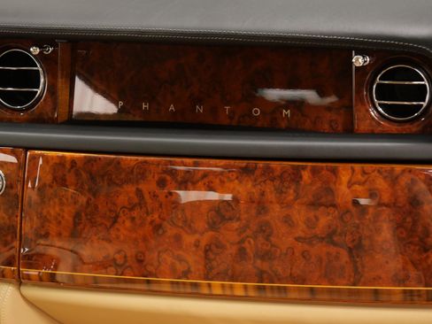 Used 2010 Rolls-Royce Phantom Sedan image 28