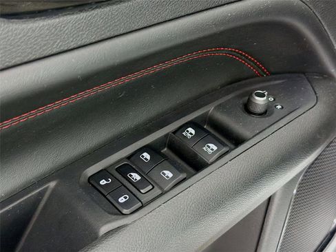 Used 2024 Jeep Compass Trailhawk w/ Trailhawk Convenience Group AWD/4WD image 18
