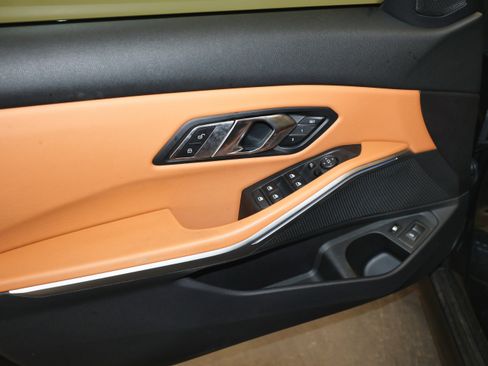 Used 2022 BMW 330e xDrive w/ M Sport Package image 17