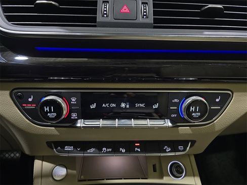 Used 2020 Audi Q5 e Prestige image 27