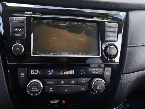 Used 2019 Nissan Rogue SV FWD image 24
