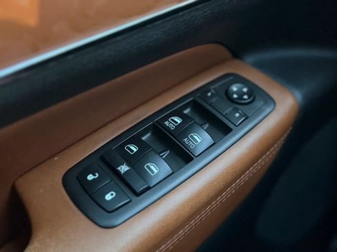 Used 2013 Jeep Grand Cherokee Overland AWD/4WD image 36