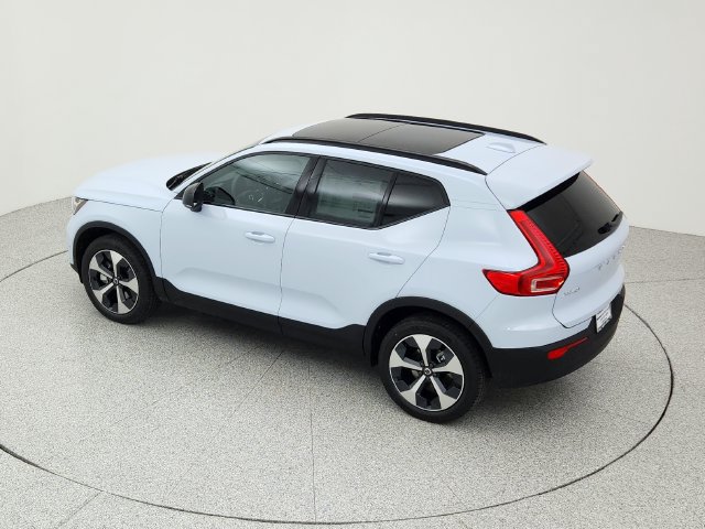 New 2026 Volvo XC40 B5 Plus w/ Protection Package Premier AWD/4WD image 16