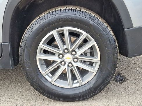 Used 2023 Chevrolet Traverse LT image 32