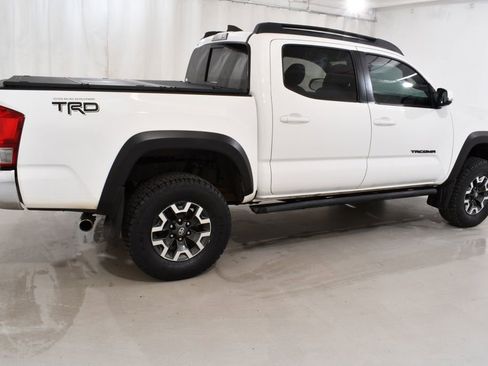 Used 2017 Toyota Tacoma TRD Off-Road w/ Tow Package (A/T) AWD/4WD image 11