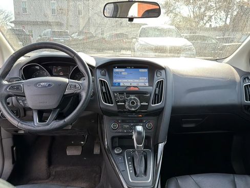 Used 2017 Ford Focus Titanium image 12