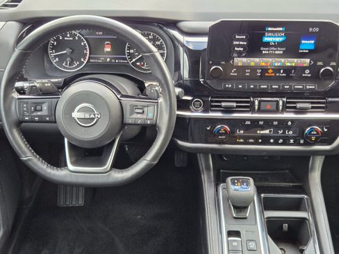 Used 2023 Nissan Pathfinder SL AWD/4WD image 23