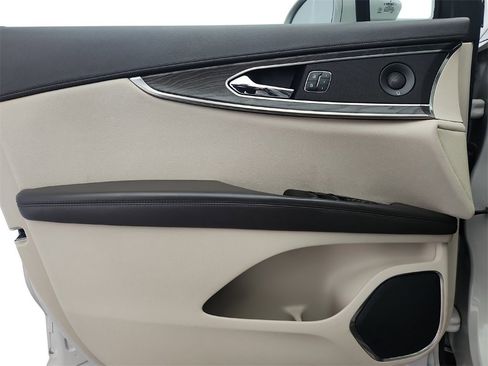 Used 2020 Lincoln Nautilus Reserve image 22