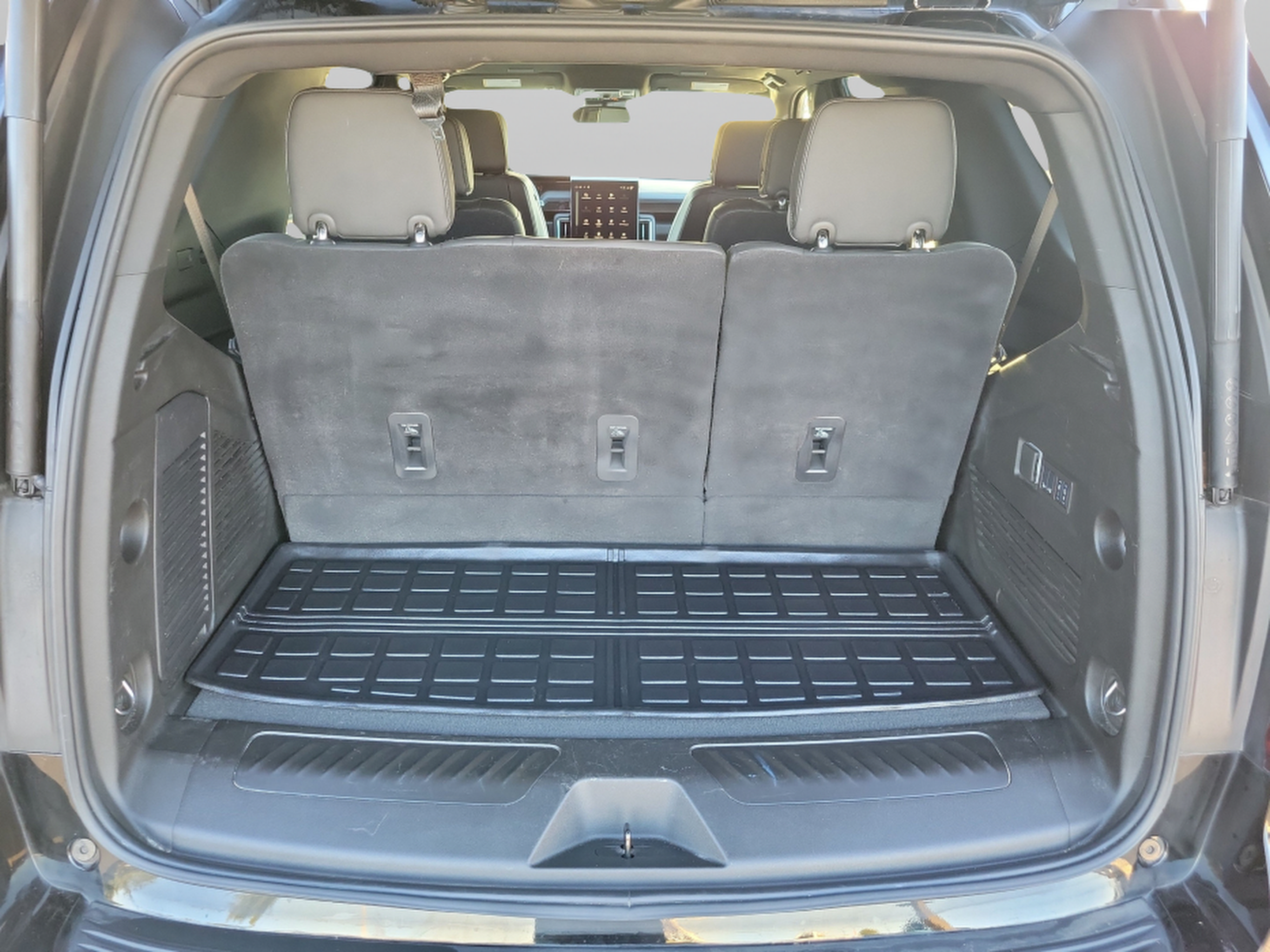 Used 2025 GMC Yukon Elevation AWD/4WD image 7