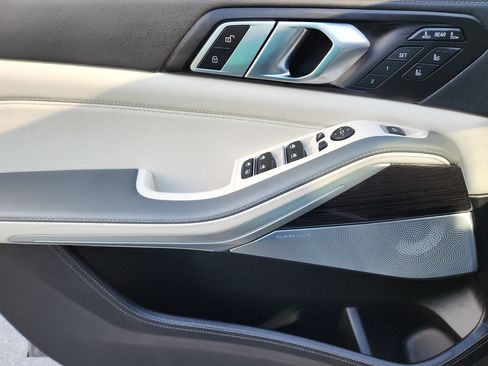 Used 2026 BMW X7 M60i image 25