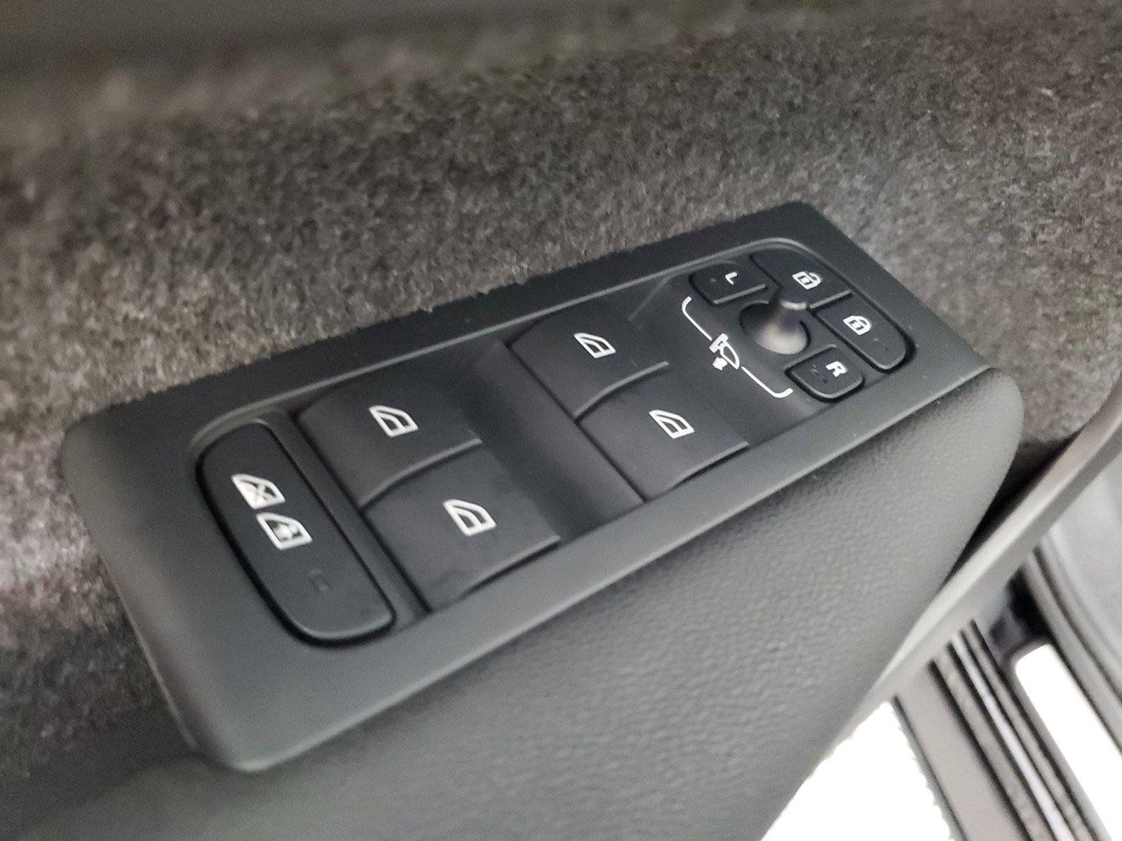 Used 2023 Volvo C40 P8 Recharge Ultimate AWD/4WD image 20