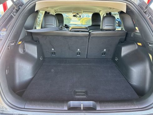 Used 2019 Jeep Cherokee Latitude Plus w/ Cold Weather Group image 28