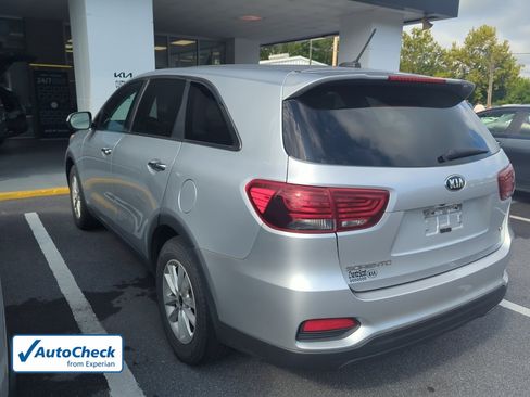Used 2019 Kia Sorento AWD V6 image 2