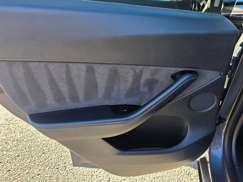 Used 2021 Tesla Model Y Long Range image 15