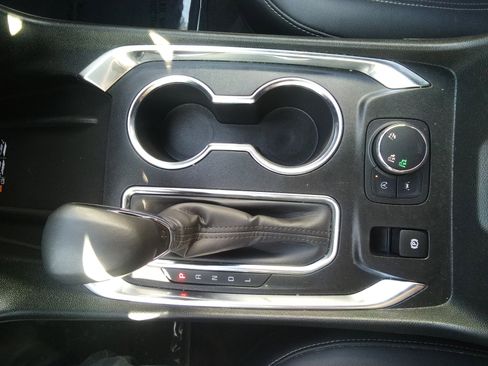 Used 2023 Chevrolet Traverse LT image 19