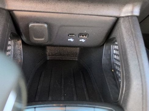 Used 2025 Chevrolet TrailBlazer LT w/ LT Cold Weather Package FWD image 32