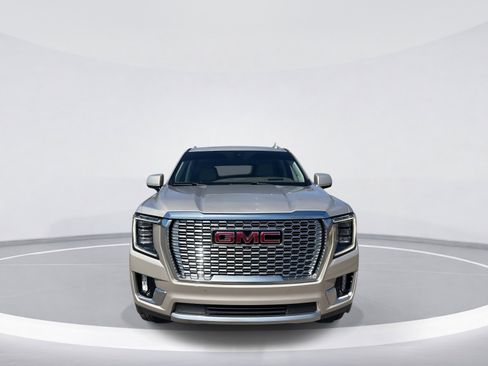 Used 2021 GMC Yukon Denali w/ Denali Ultimate Package image 2