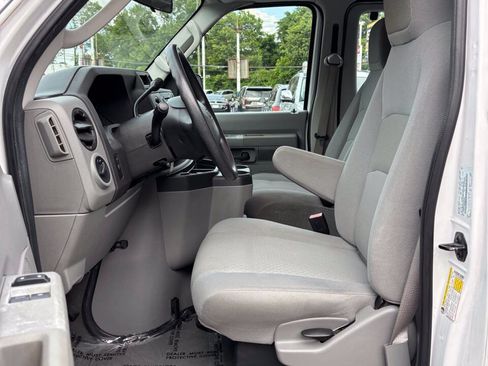 Used 2009 Ford E-350 and Econoline 350 XL RWD image 13