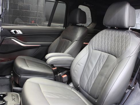 Used 2024 BMW X7 xDrive40i w/ Climate Comfort Package image 36