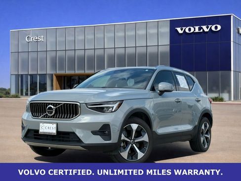Certified 2025 Volvo XC40 B5 Plus AWD/4WD image 1