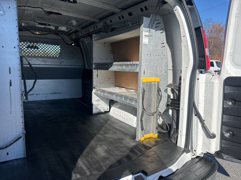 Used 2018 Chevrolet Express 2500 w/ Driver Convenience Package image 24