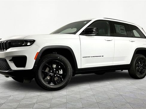 New 2025 Jeep Grand Cherokee Altitude image 1