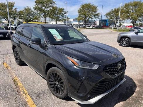 Used 2025 Toyota Highlander XSE AWD/4WD image 1