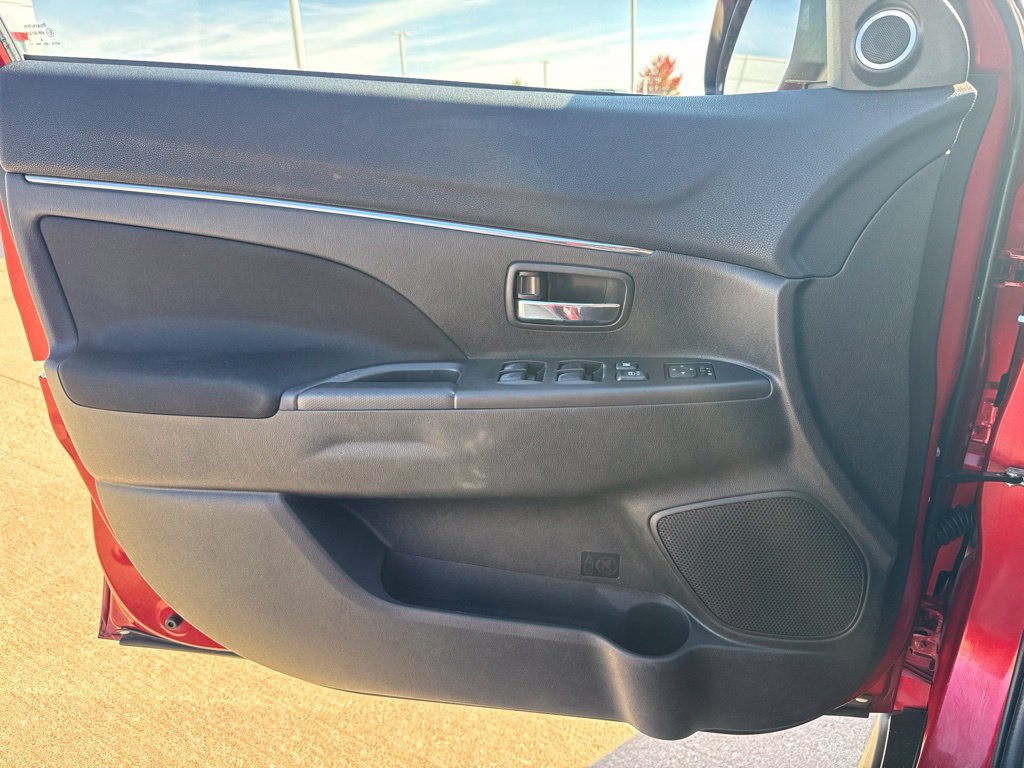 Used 2014 Mitsubishi Outlander Sport SE FWD image 17