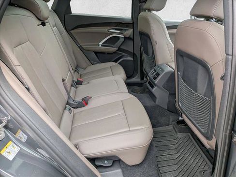 Certified 2025 Audi Q5 Premium w/ Convenience Package image 23