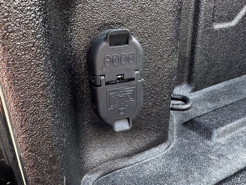 Used 2025 GMC Sierra 2500 AT4X AWD/4WD image 38