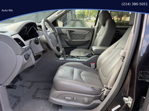 Used 2017 Chevrolet Traverse LT image 11