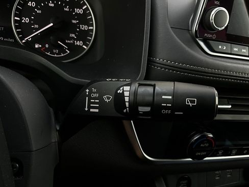 Used 2025 Nissan Rogue SV image 36