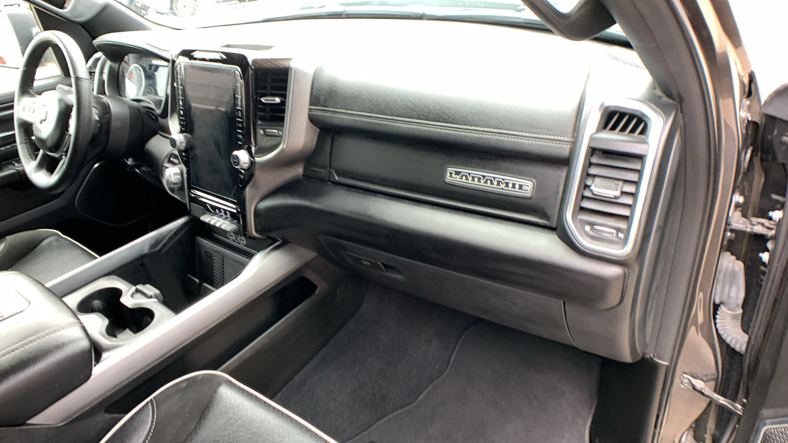 Used 2026 RAM 1500 Laramie w/ Sport Appearance Package AWD/4WD image 32