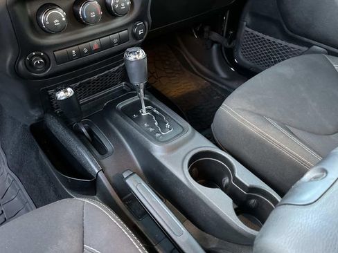 Used 2017 Jeep Wrangler Unlimited Sahara w/ Connectivity Group image 29