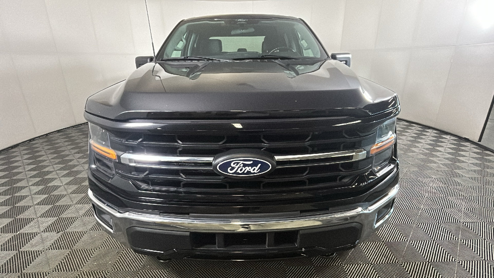 Used 2025 Ford F150 XLT w/ Equipment Group 301A Standard AWD/4WD image 9
