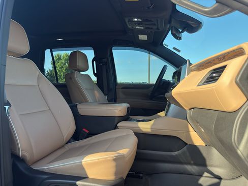 Used 2023 Chevrolet Tahoe Premier AWD/4WD image 19