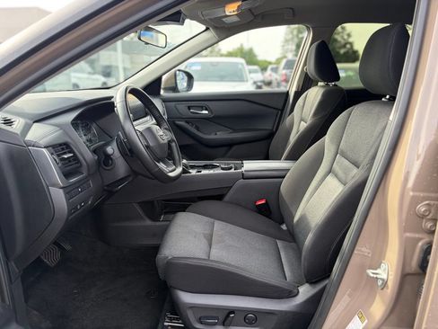 Used 2025 Nissan Rogue SV AWD/4WD image 21
